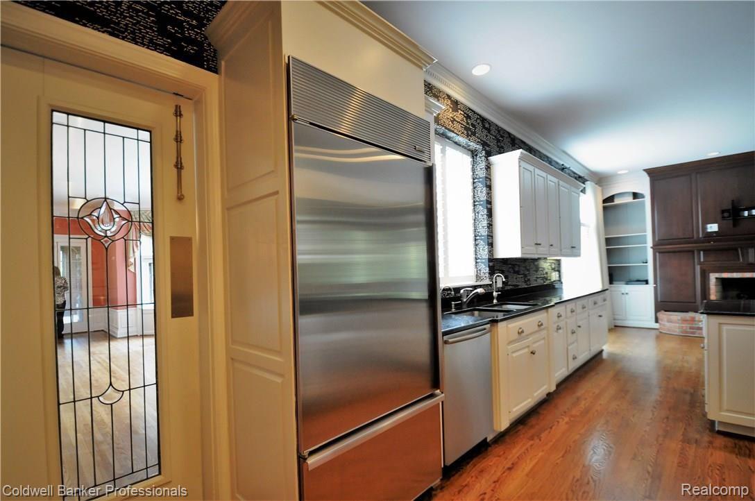 1007 Bishop Road Grosse Pointe, MI 48230 - Photo 16 of 59 DSC_1814.JPG