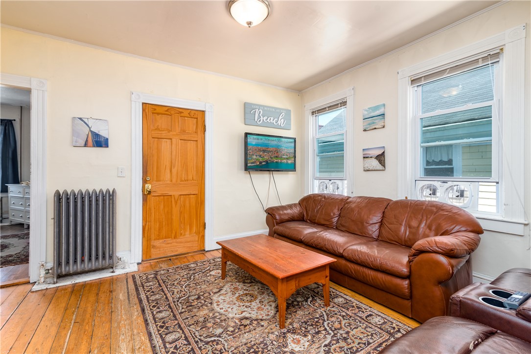 9 Ann Street Newport, RI 02840 - Photo 4 of 26 Unit 1 Living room