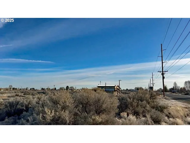 a black and white photo of a room