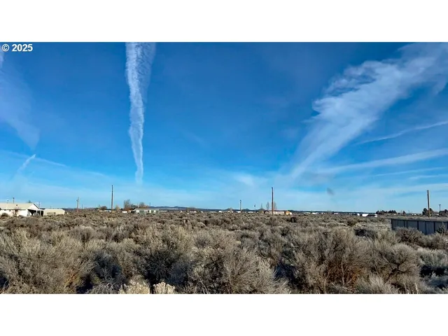 a black and white photo of a room