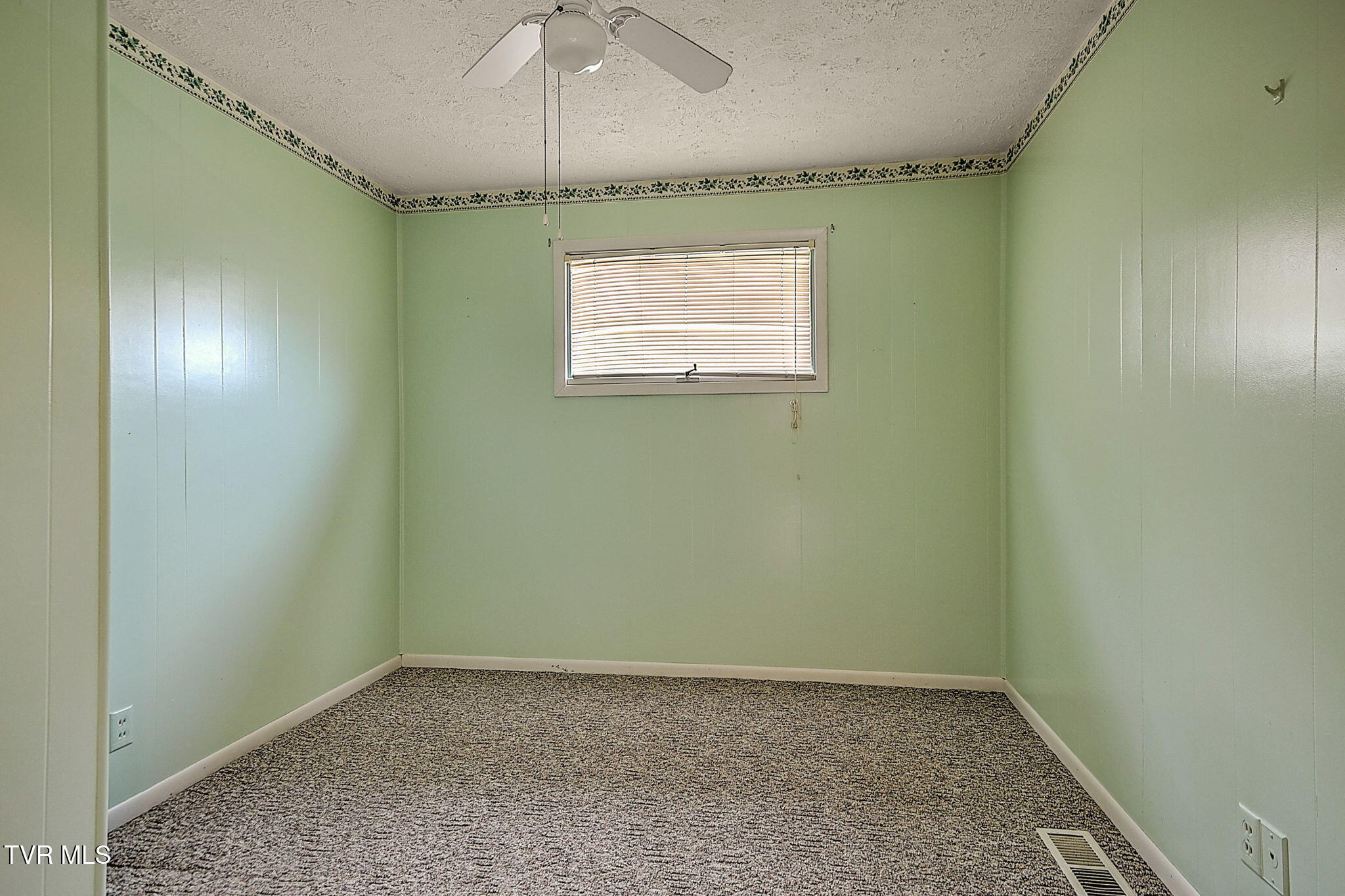 108 Broadview Street Kingsport, TN 37665 - Photo 5 of 35 7-web-or-mls-108 Broadview GUnit-8