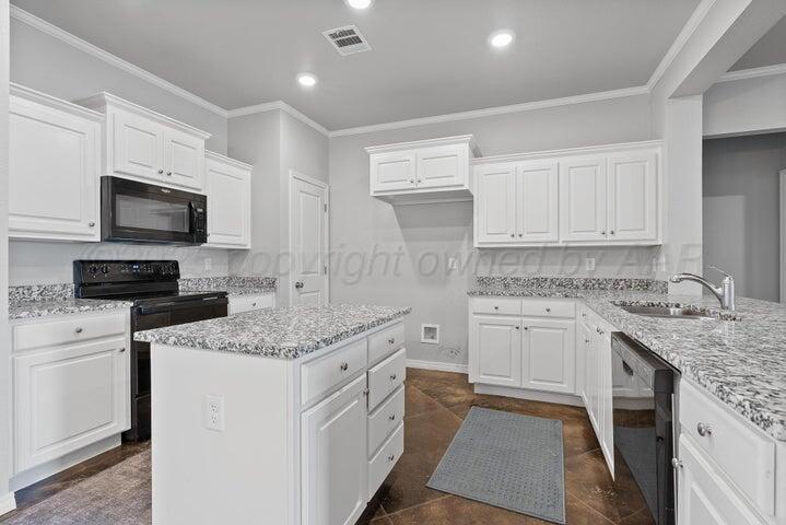 7400 Jake Street Amarillo, TX 79119 - Photo 4 of 14 Kitchen