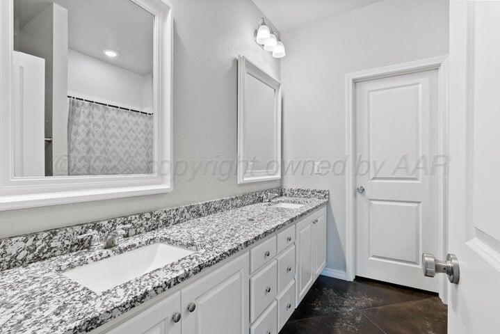 7400 Jake Street Amarillo, TX 79119 - Photo 9 of 14 Main Bathroom