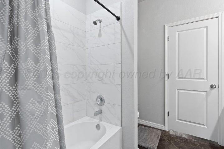 7400 Jake Street Amarillo, TX 79119 - Photo 10 of 14 Main Bathroom view 2
