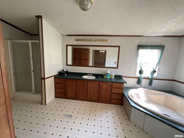 $185,000 | 7106 Krutsinger Road, Kinmundy, IL 62854