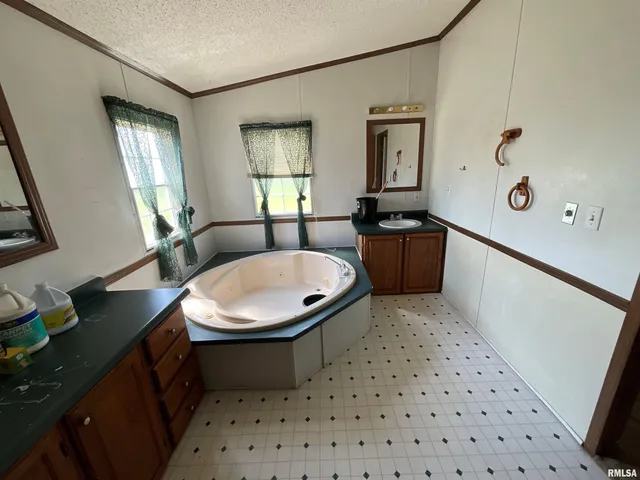 $185,000 | 7106 Krutsinger Road, Kinmundy, IL 62854