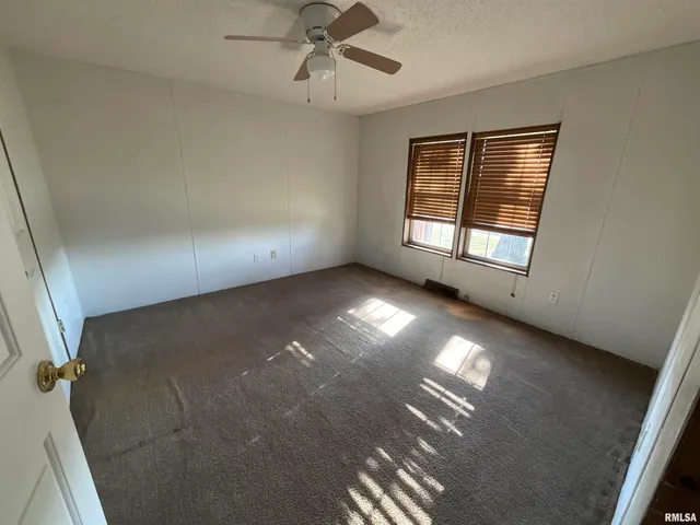 $185,000 | 7106 Krutsinger Road, Kinmundy, IL 62854