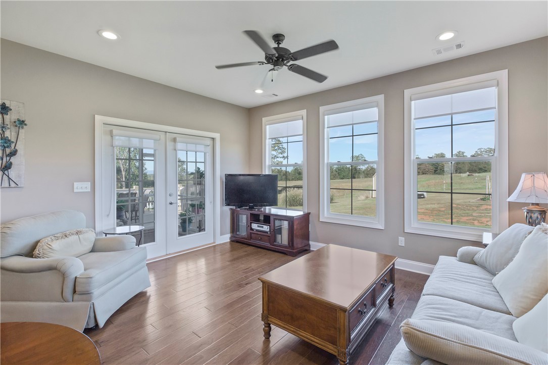515 Paramount Drive Seneca, SC 29678 - Photo 21 of 40 Gallery Image 21