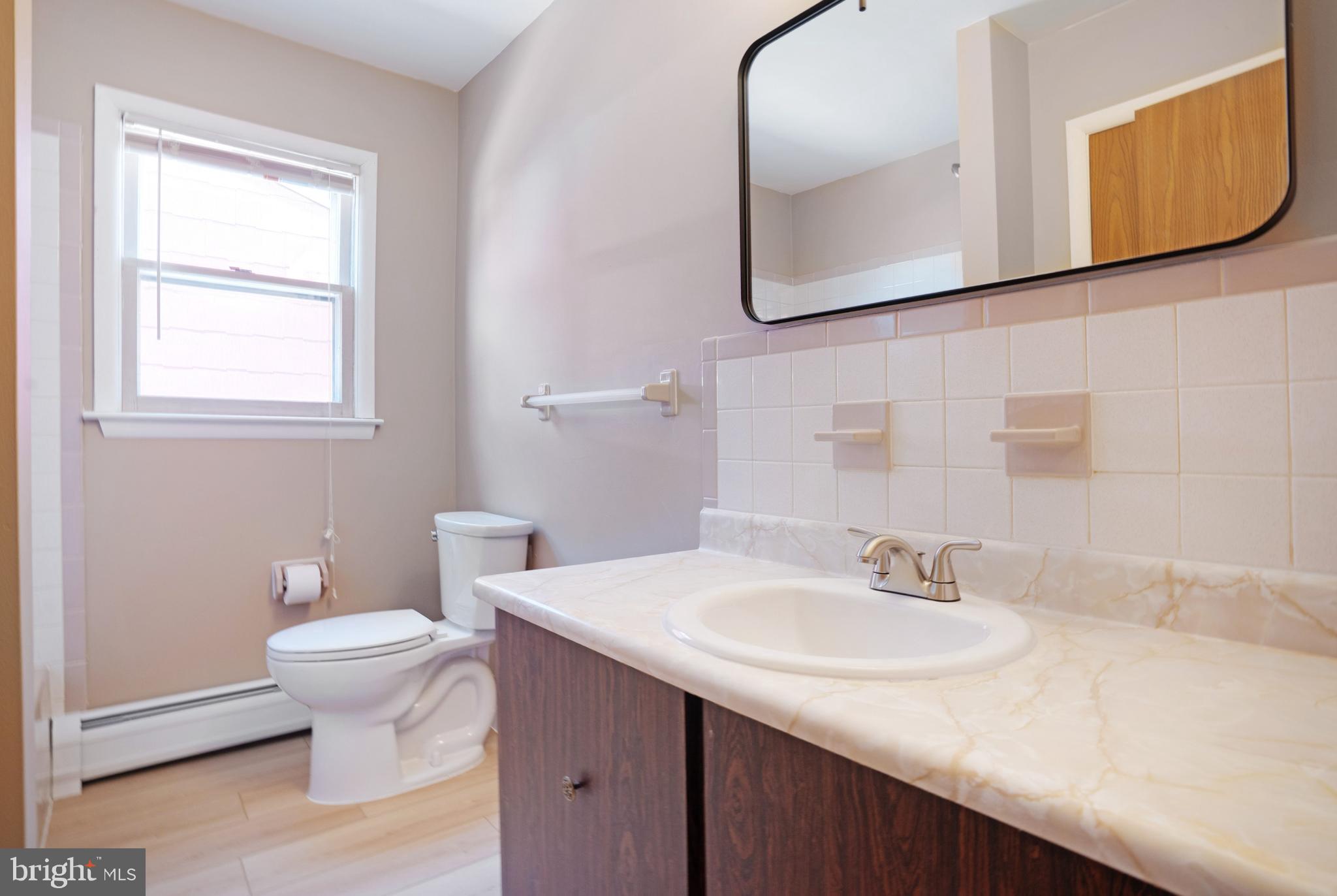 9 Norway Road Toms River, NJ 08757 - Photo 23 of 33 Hall Full Bath Room