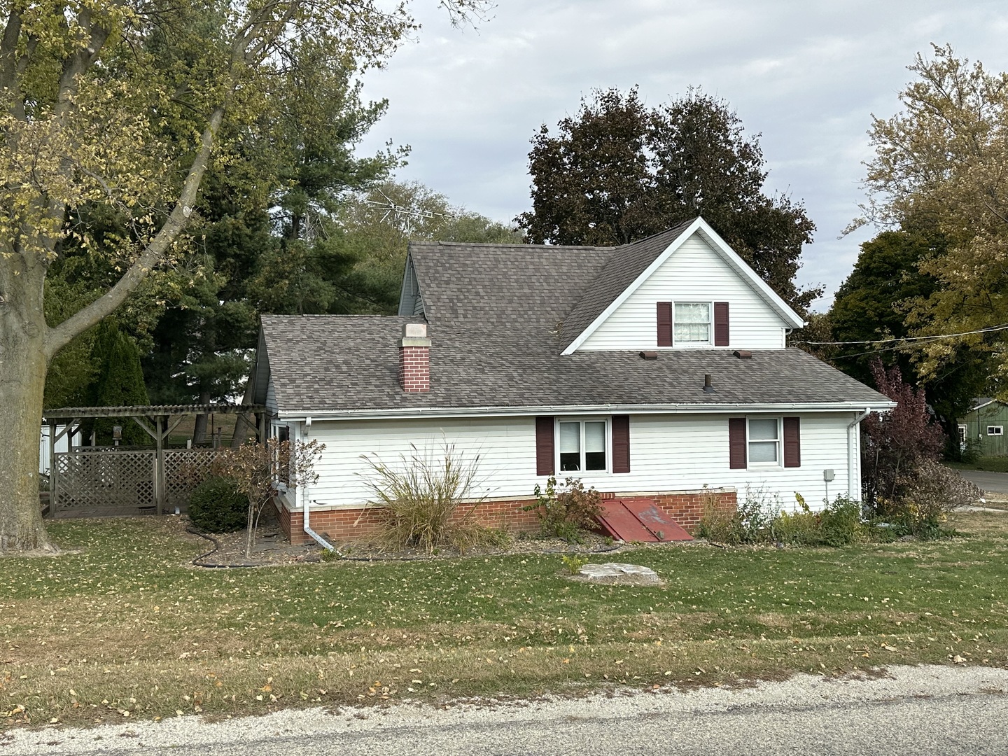 10015 Stichter Street Fenton, IL 61251 - Photo 4 of 35 a front view of a house with a yard