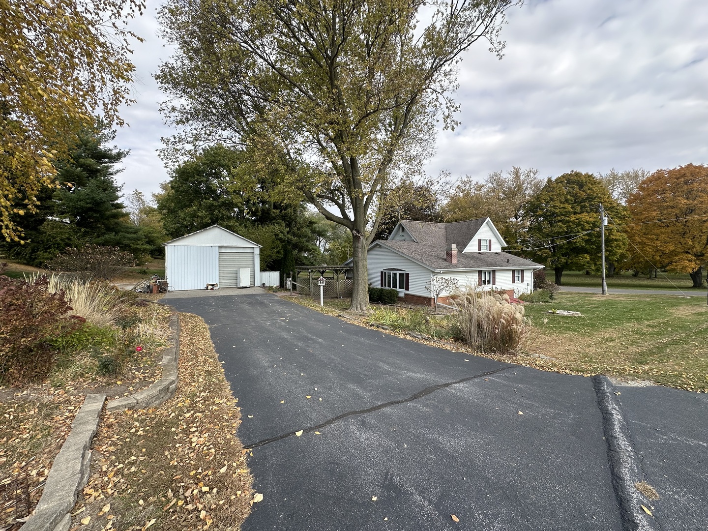 10015 Stichter Street Fenton, IL 61251 - Photo 7 of 35 a front view of a house with garden