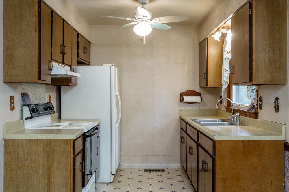 10807 Indian Trail Road Harrisonburg, VA 22802 - Photo 4 of 32 a kitchen with stainless steel appliances granite countertop a sink refrigerator and cabinets