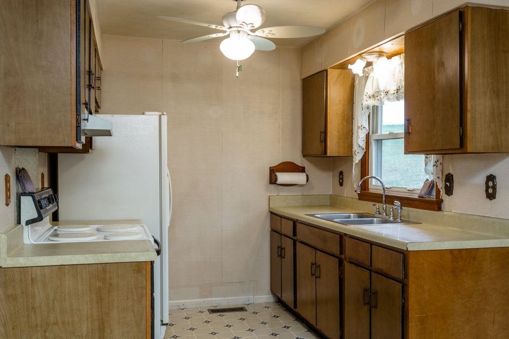 10807 Indian Trail Road Harrisonburg, VA 22802 - Photo 5 of 32 a bathroom with a sink and a mirror