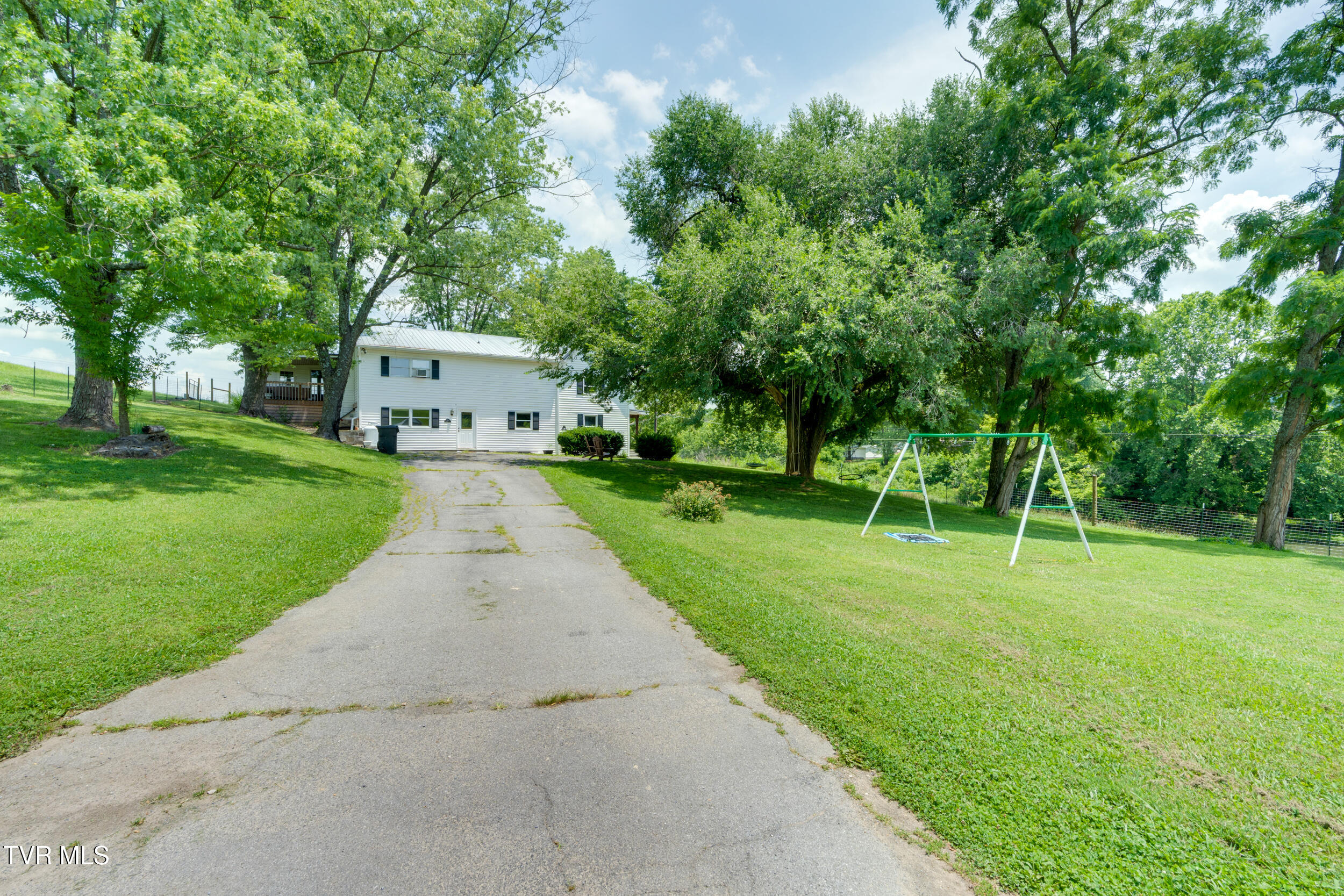 208 Buffalo Road Bluff City, TN 37618 - Photo 52 of 90 054