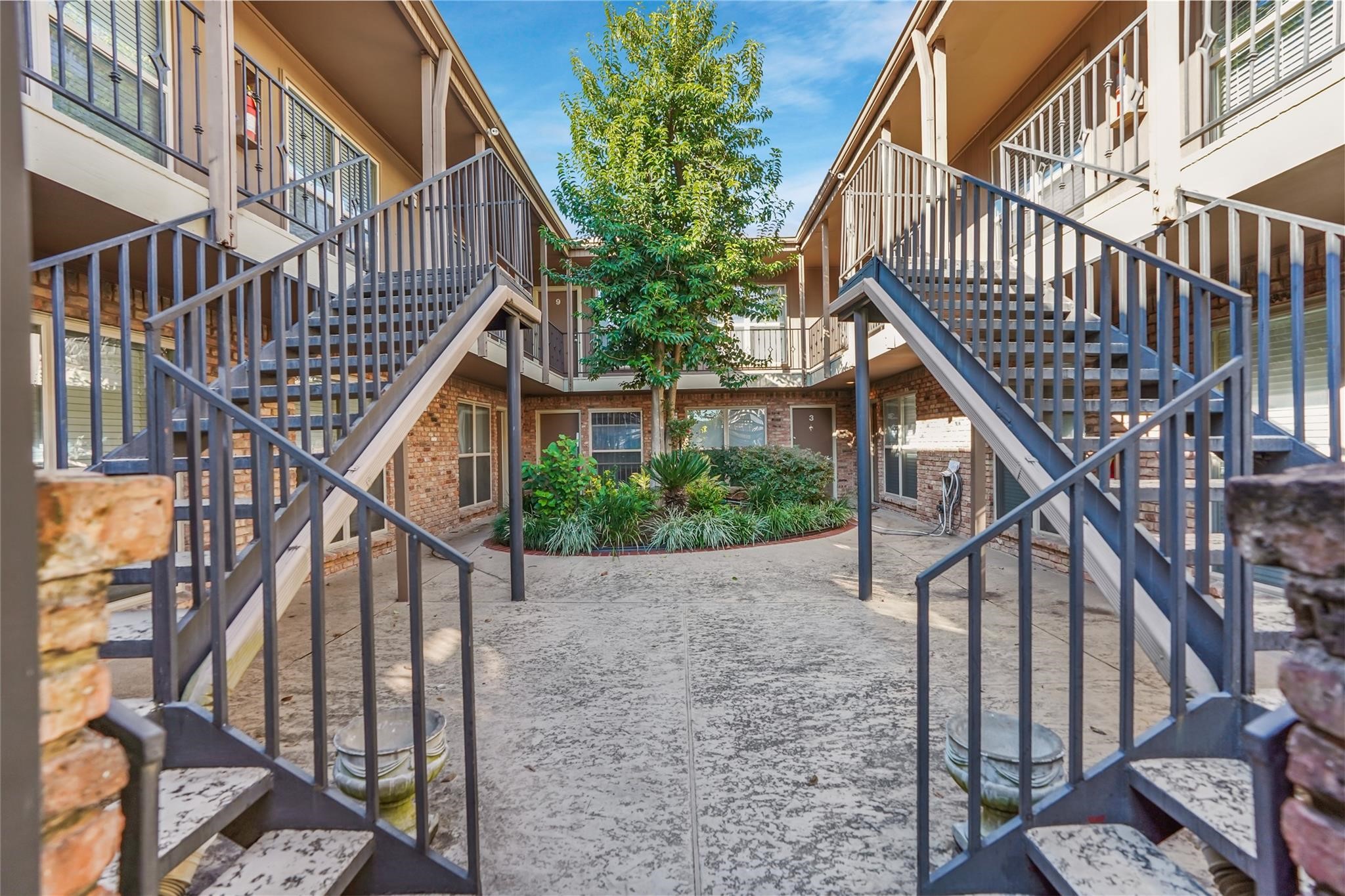419 Marshall Street, Unit 10 Houston, TX 77006 - Photo 1 of 13