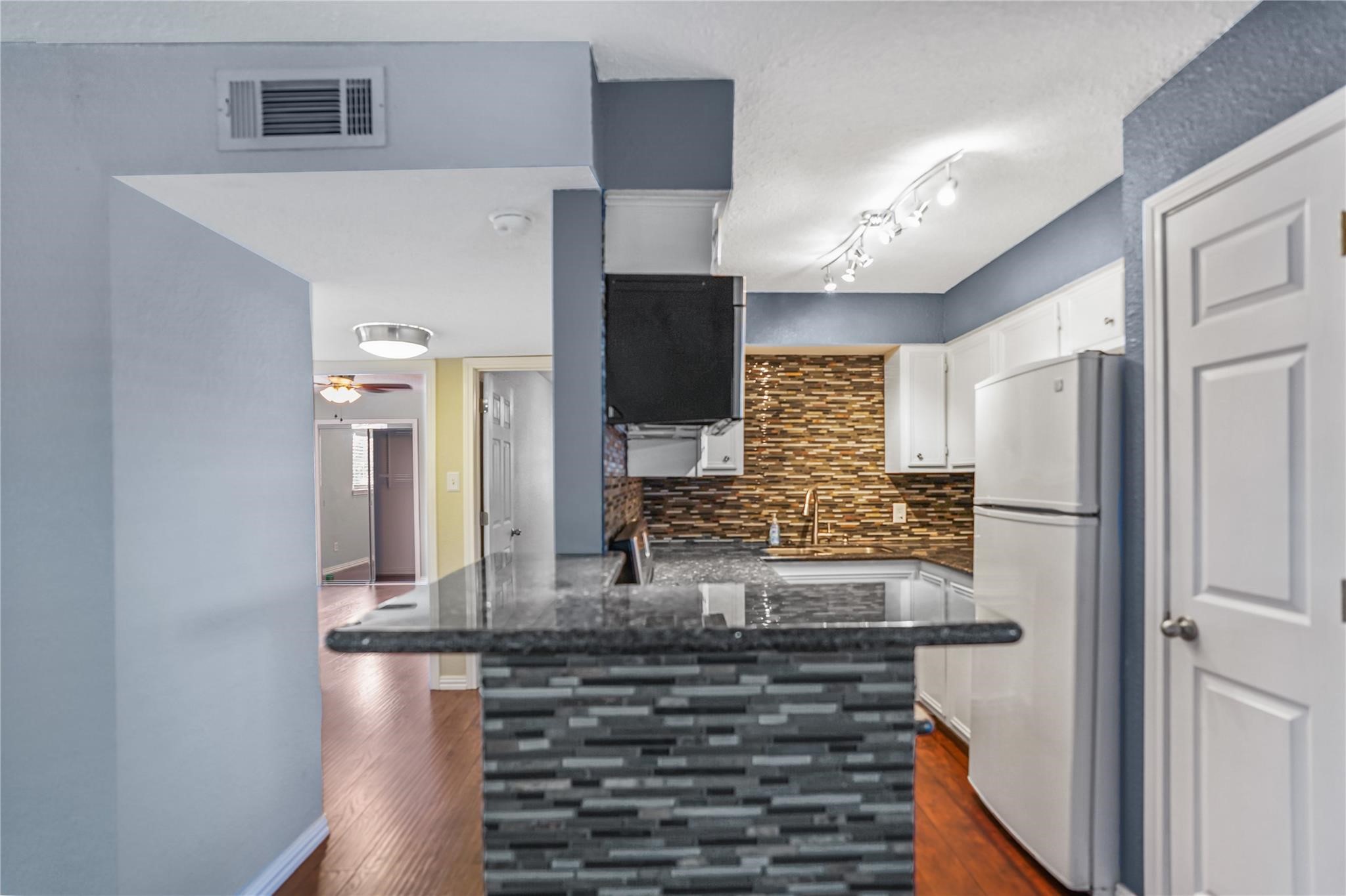 419 Marshall Street, Unit 10 Houston, TX 77006 - Photo 4 of 13