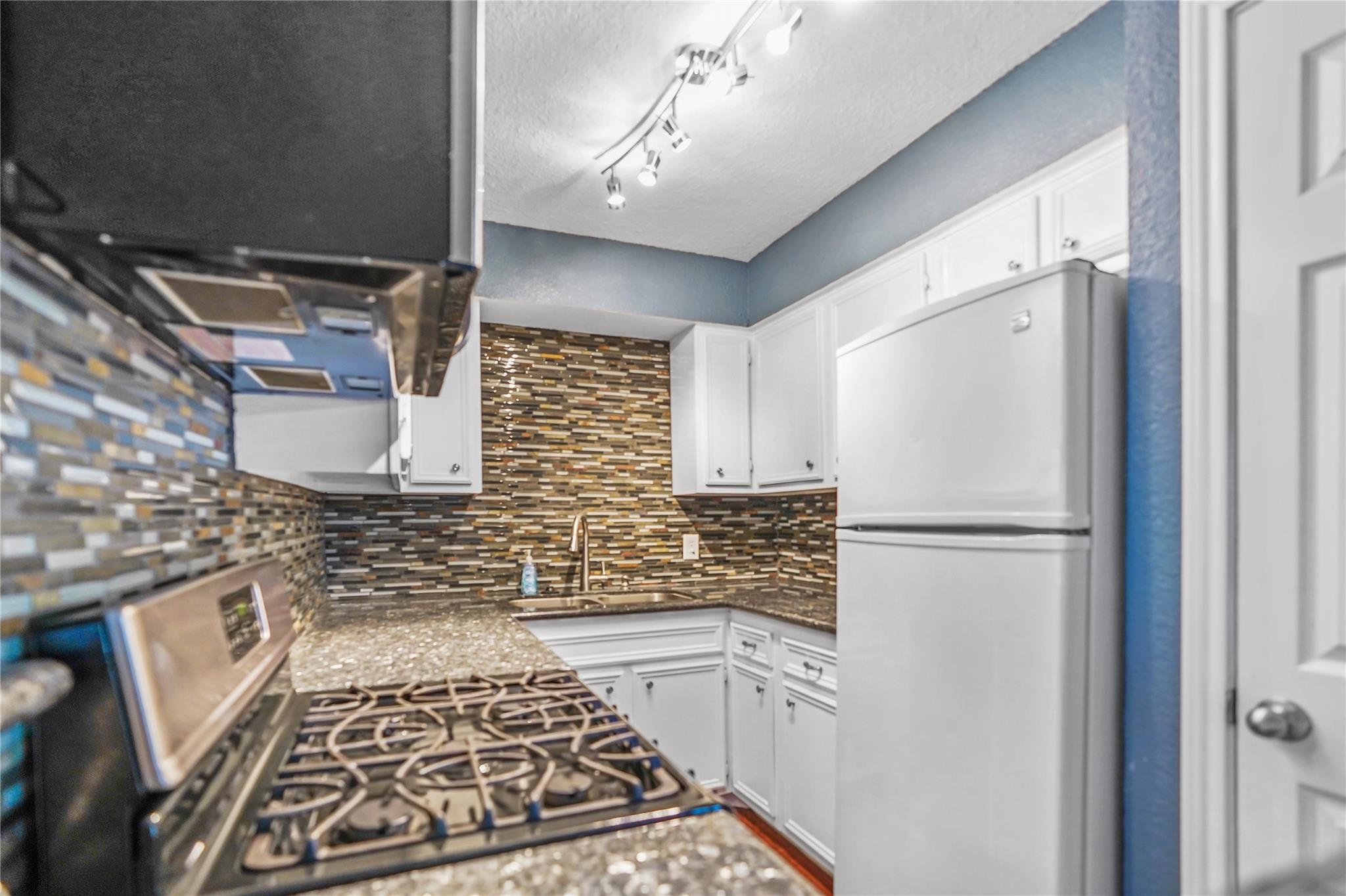 419 Marshall Street, Unit 10 Houston, TX 77006 - Photo 6 of 13