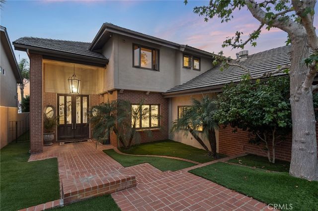 $12,700,000 | 73 Linda Isle, Newport Beach, CA 92660