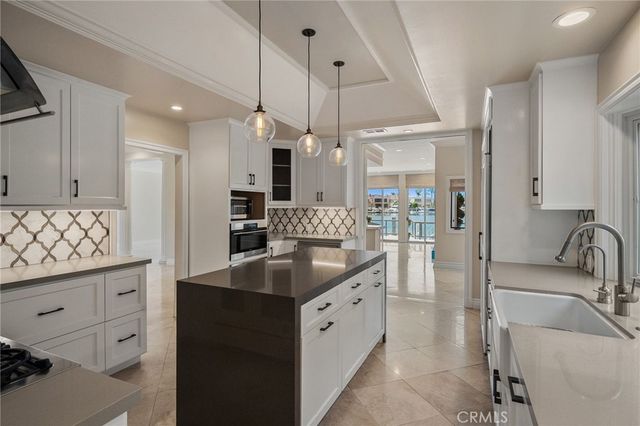 $12,700,000 | 73 Linda Isle, Newport Beach, CA 92660