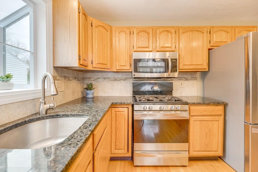 55 Dutchess Street Springfield, MA 01129 - Photo 9 of 41