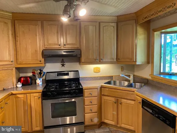 $156,900 | 730 South Shore Trail, Central City, PA 15926