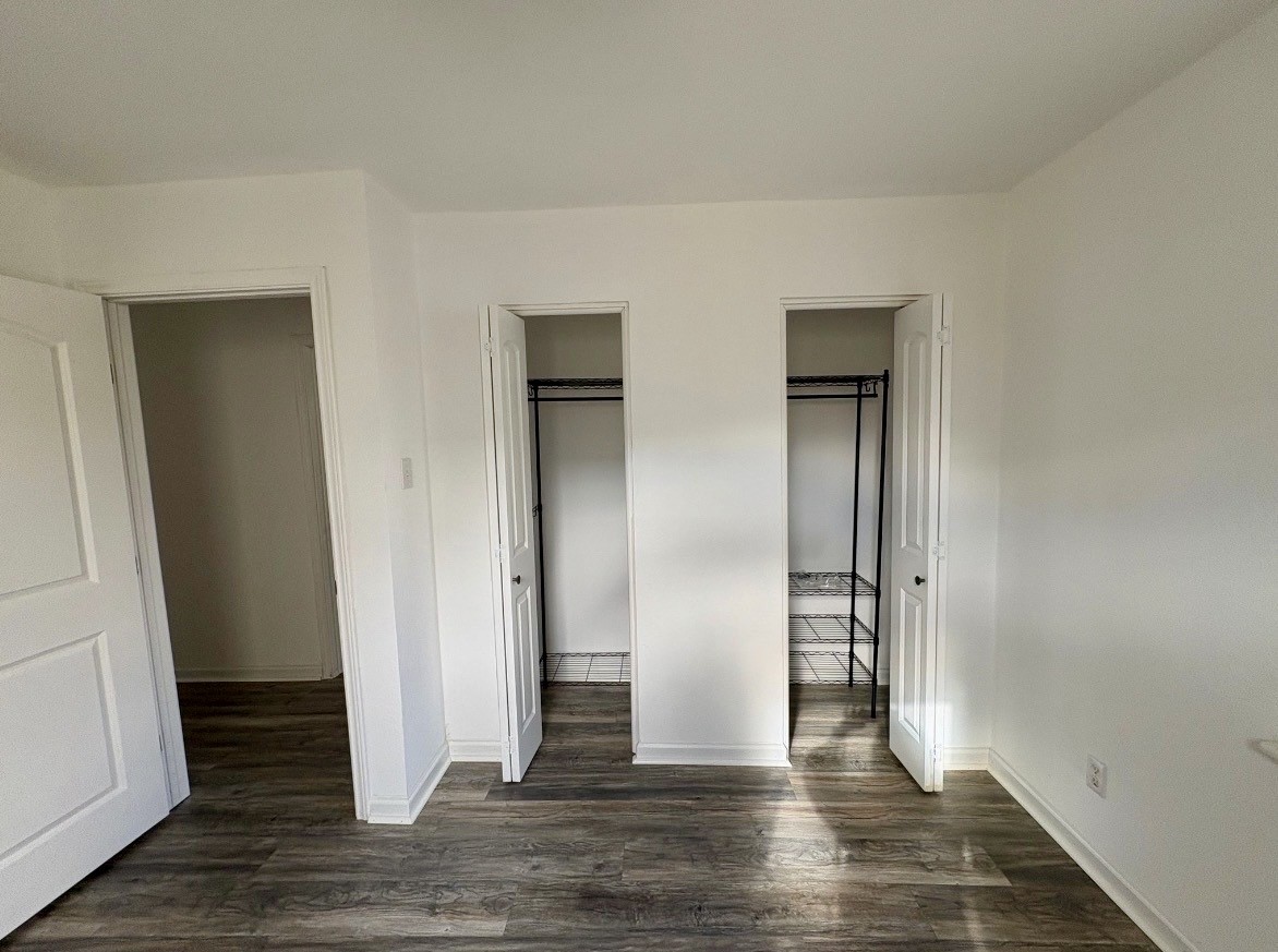 639 Manor Street Houston, TX 77015 - Photo 24 of 42 Bedroom 2 with 2 closets
