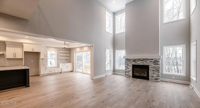 $849,900 | 1 Stone Crk Drive, East Greenbush, NY 12061