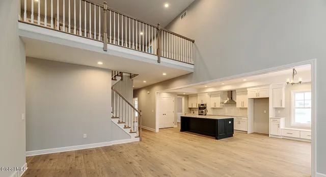 $849,900 | 1 Stone Crk Drive, East Greenbush, NY 12061