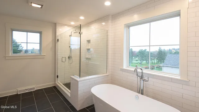 $849,900 | 1 Stone Crk Drive, East Greenbush, NY 12061