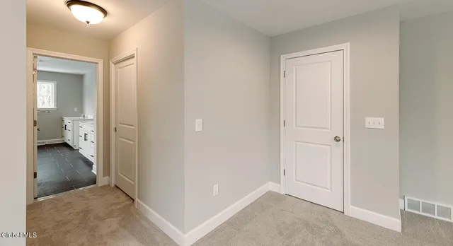 $849,900 | 1 Stone Crk Drive, East Greenbush, NY 12061