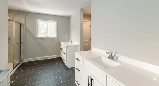 $849,900 | 1 Stone Crk Drive, East Greenbush, NY 12061