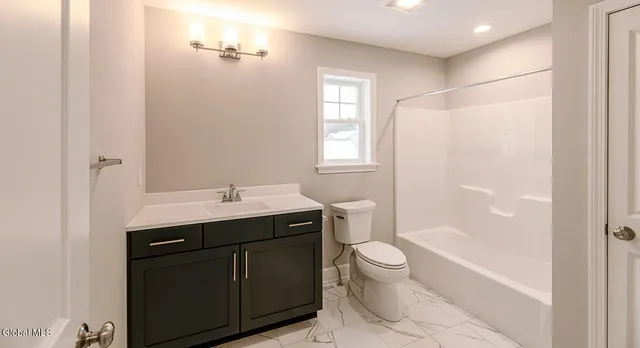 $849,900 | 1 Stone Crk Drive, East Greenbush, NY 12061