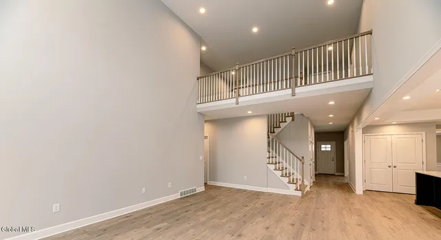 $849,900 | 1 Stone Crk Drive, East Greenbush, NY 12061