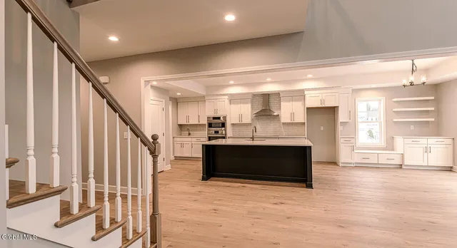 $849,900 | 1 Stone Crk Drive, East Greenbush, NY 12061