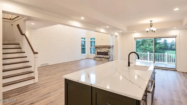 $849,900 | 1 Stone Crk Drive, East Greenbush, NY 12061