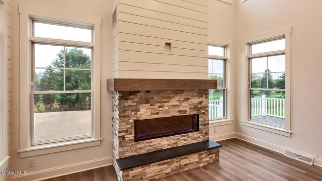 $849,900 | 1 Stone Crk Drive, East Greenbush, NY 12061