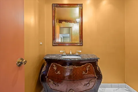 $1,075,000 | 2035 Kipling Court, Highland Park, IL 60035