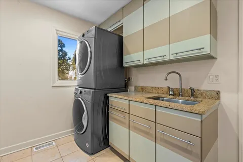 $1,075,000 | 2035 Kipling Court, Highland Park, IL 60035