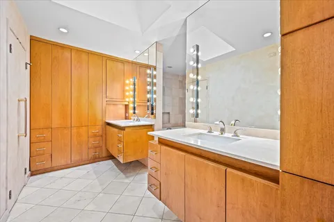 $1,075,000 | 2035 Kipling Court, Highland Park, IL 60035