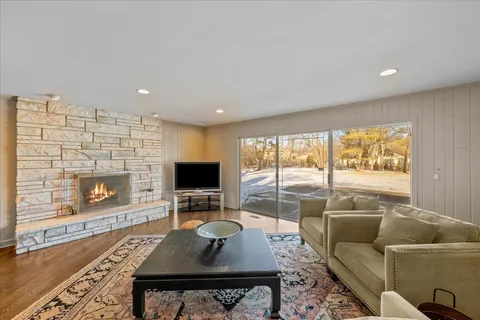 $1,075,000 | 2035 Kipling Court, Highland Park, IL 60035