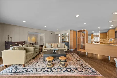 $1,075,000 | 2035 Kipling Court, Highland Park, IL 60035