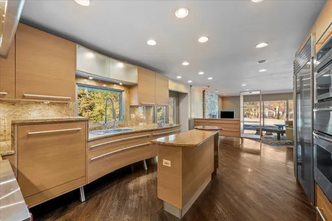 $1,075,000 | 2035 Kipling Court, Highland Park, IL 60035