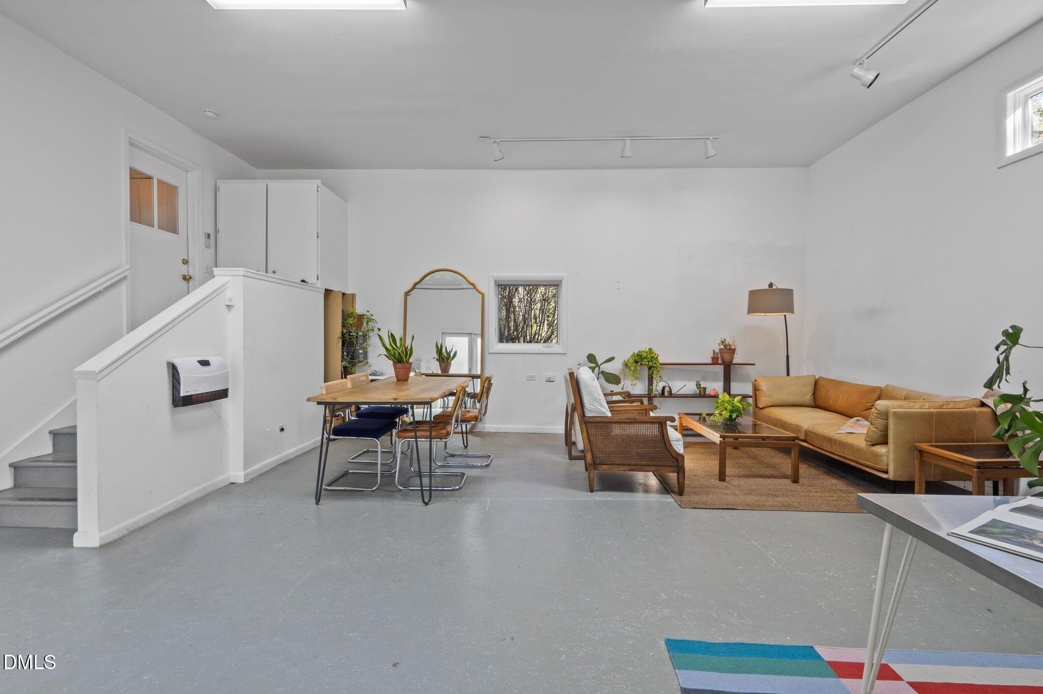 1709 Curtis Road Chapel Hill, NC 27514 - Photo 24 of 62 a living room with furniture and a table