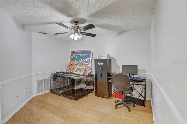 a view of a livingroom with furniture and a ceiling fan