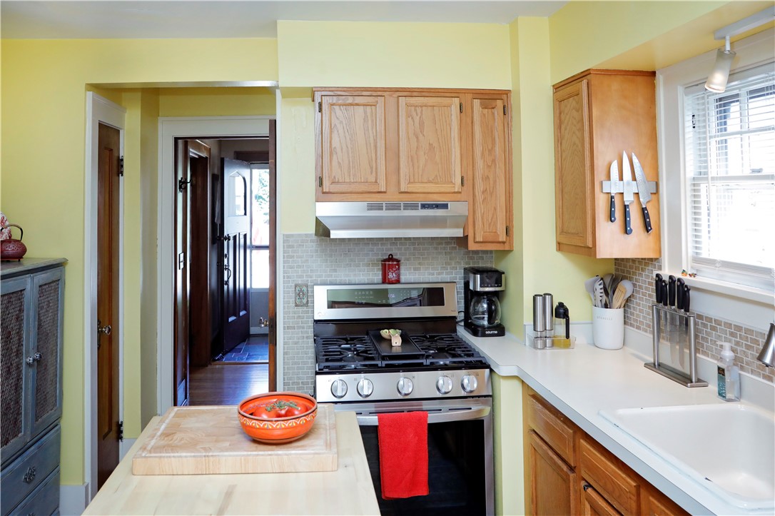 251 Brockley Road Irondequoit, NY 14609 - Photo 13 of 49