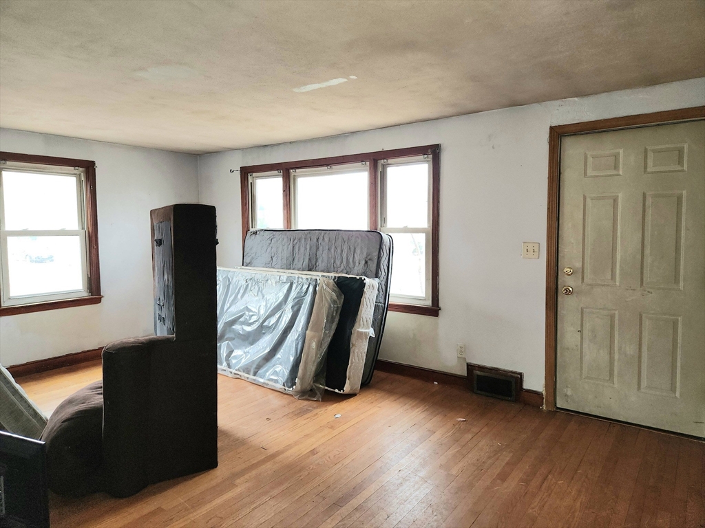 245 El Paso Street Springfield, MA 01104 - Photo 14 of 22