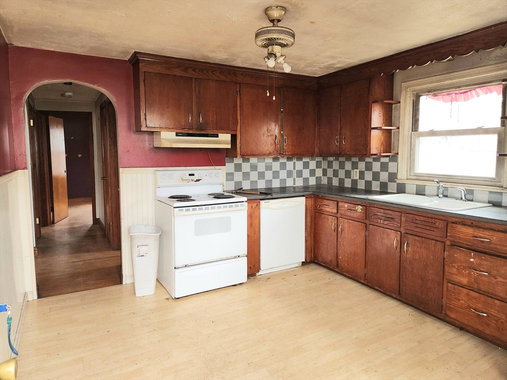 245 El Paso Street Springfield, MA 01104 - Photo 10 of 22