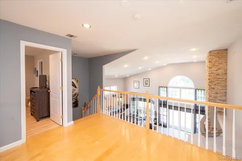 $1,099,000 | 10 Windwatch Drive, Hauppauge, NY 11788