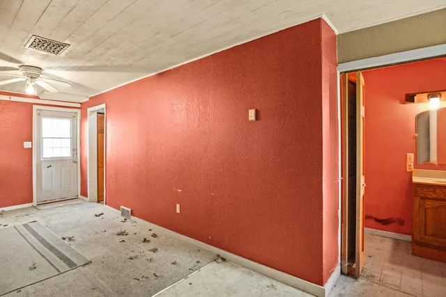 $225,000 | 822 Dekalb Avenue, Sycamore, IL 60178