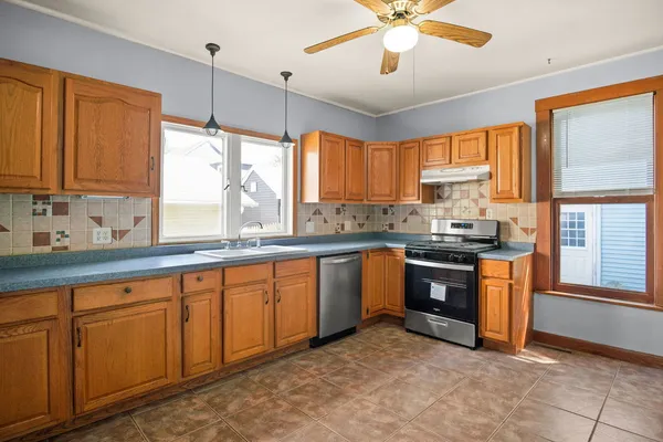 $225,000 | 822 Dekalb Avenue, Sycamore, IL 60178